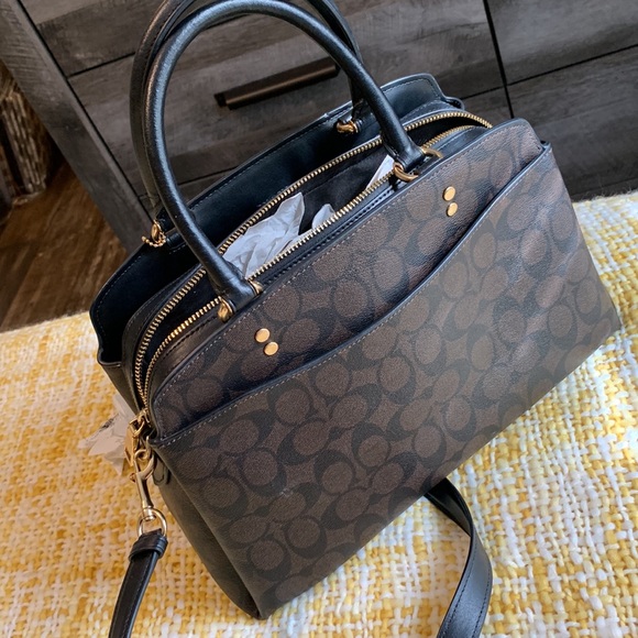 Coach purse - Picture 2 of 3